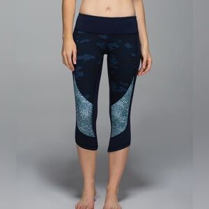Lululemon Wunder Under Crop Full-On Luon
Heathered Texture Lotus Camo Oil Size 6